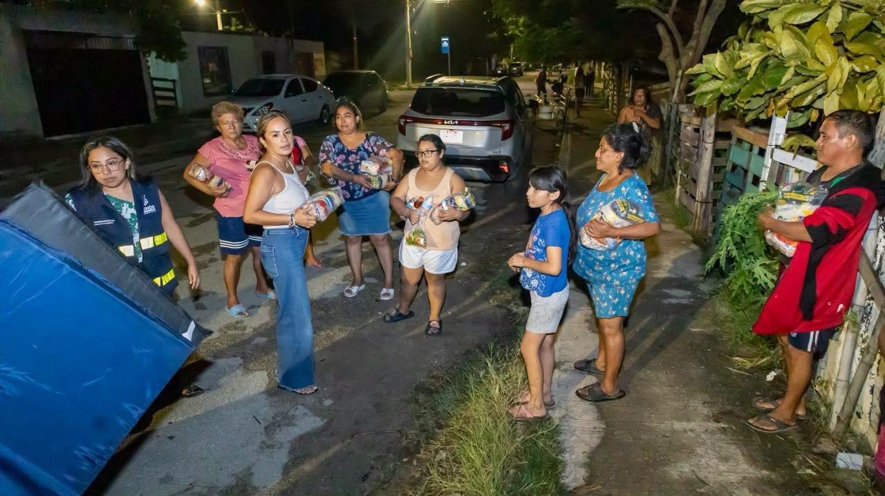 *Ayuntamiento de Mérida atiende a familias afectadas por incendio en asentamiento del sur de la ciudad*