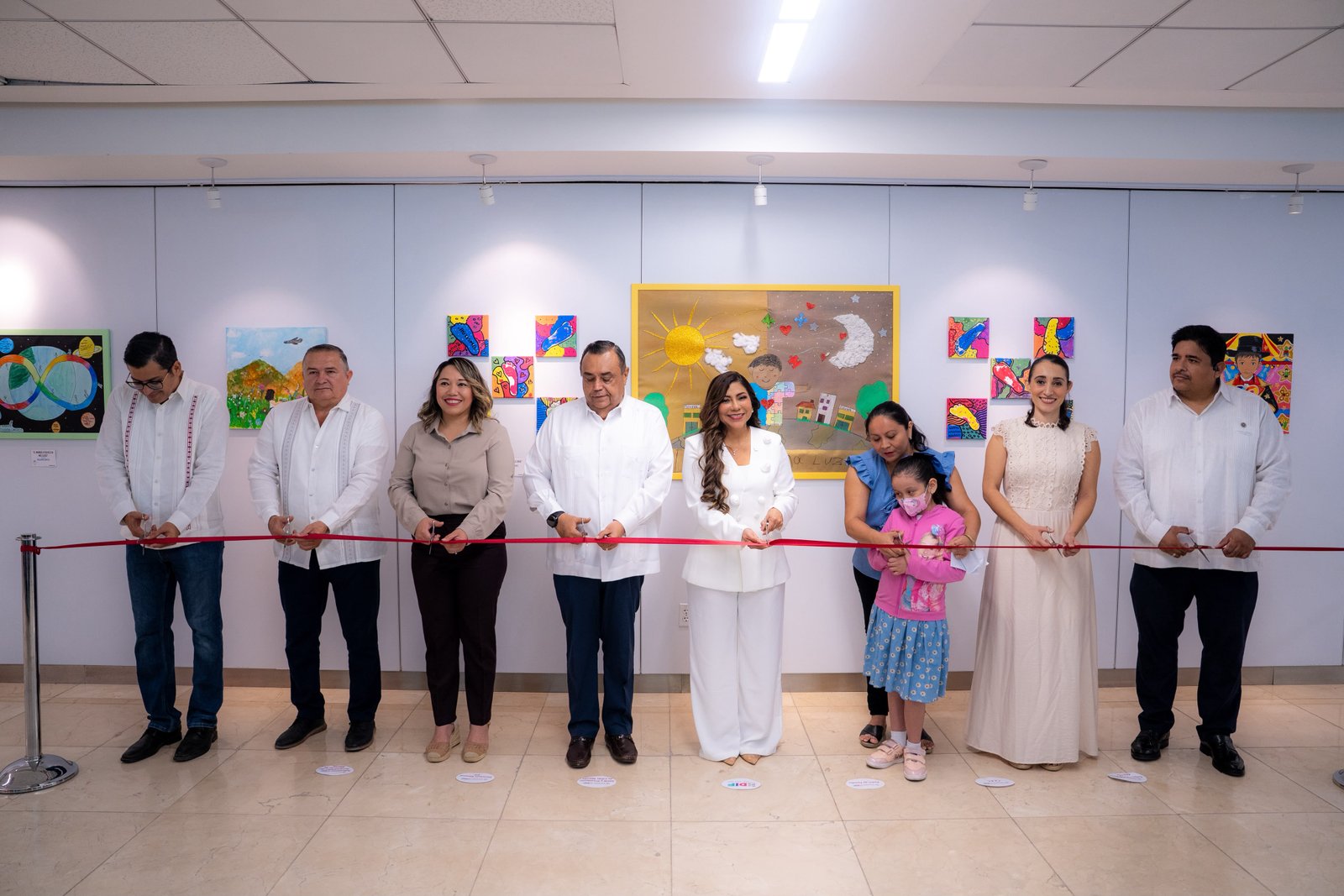 DIF Yucatán y ASUR inauguran “Un mundo que incluye”, exposición que visibiliza el autismo a través del arte