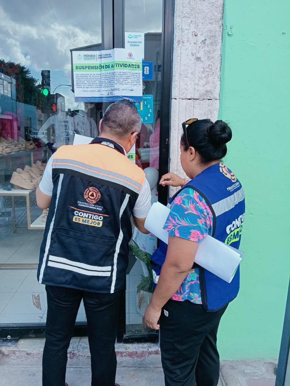 Protección Civil de Mérida suspende actividades en inmueble de la calle 60 por condiciones de riesgo.