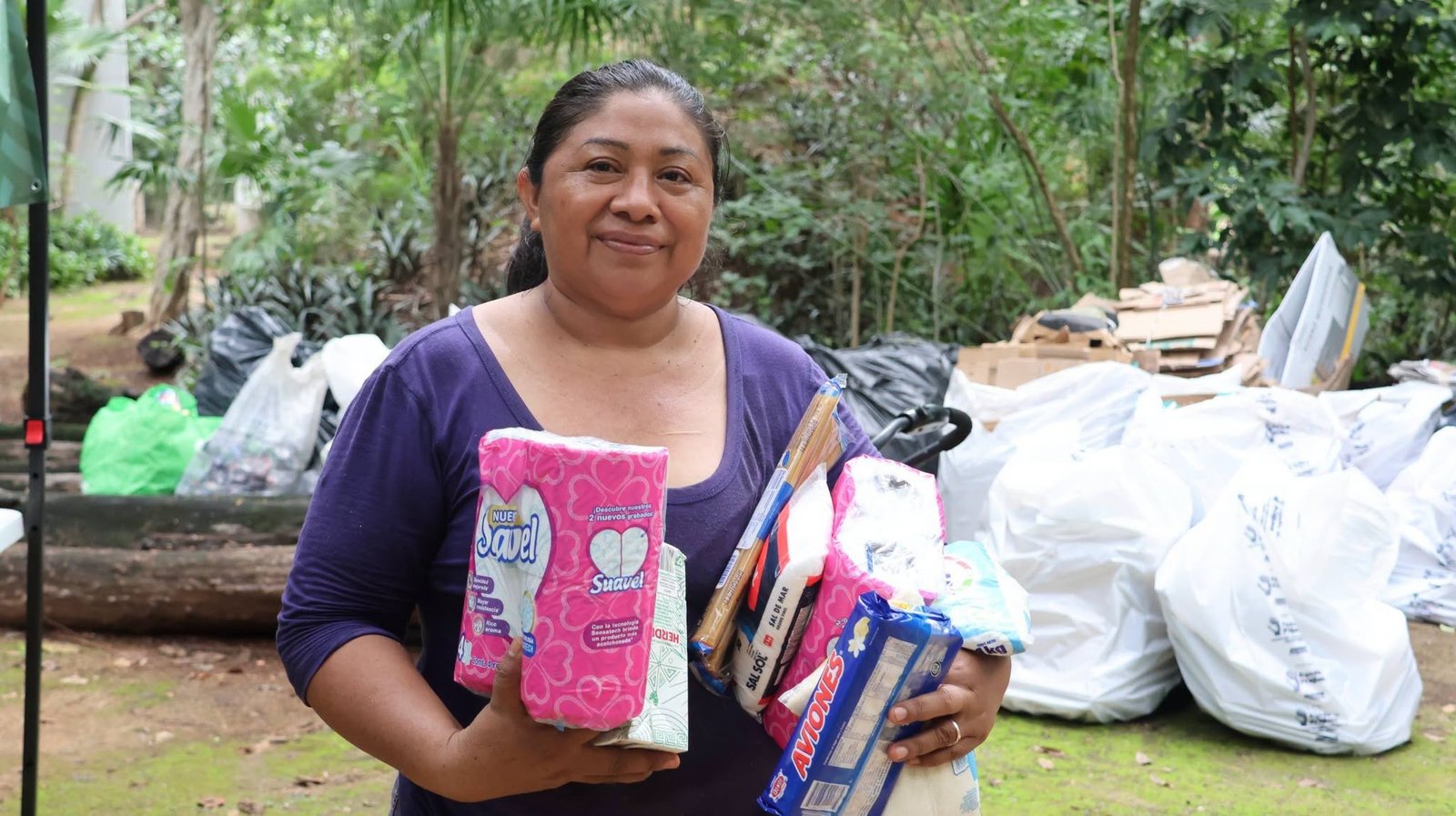 *Familias intercambian residuos por productos de la canasta básica en Mercado Circular de Mérida*