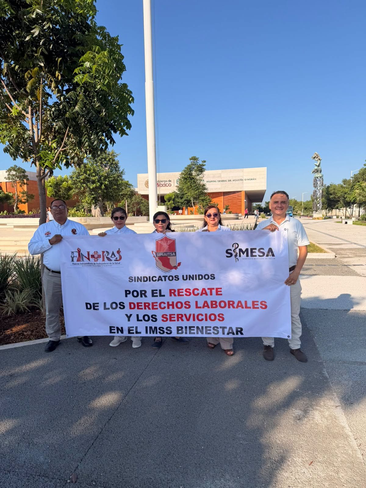 Este día trabajadores de dos sindicales de Yucatán se unió a la manifestación nacional por el rescate de los derechos laborales y los servicios en el IMSS Bienestar