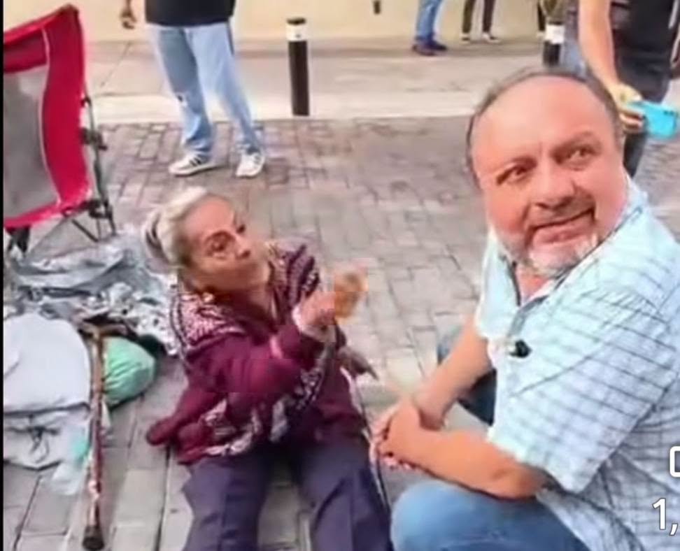 La impuntualidad de Pancho Torres rompe por segundo día consecutivo el diálogo con doña Josefina, puesto que la promesa es que hoy iba a llegar a las 8 horas donde realiza su manifestación.