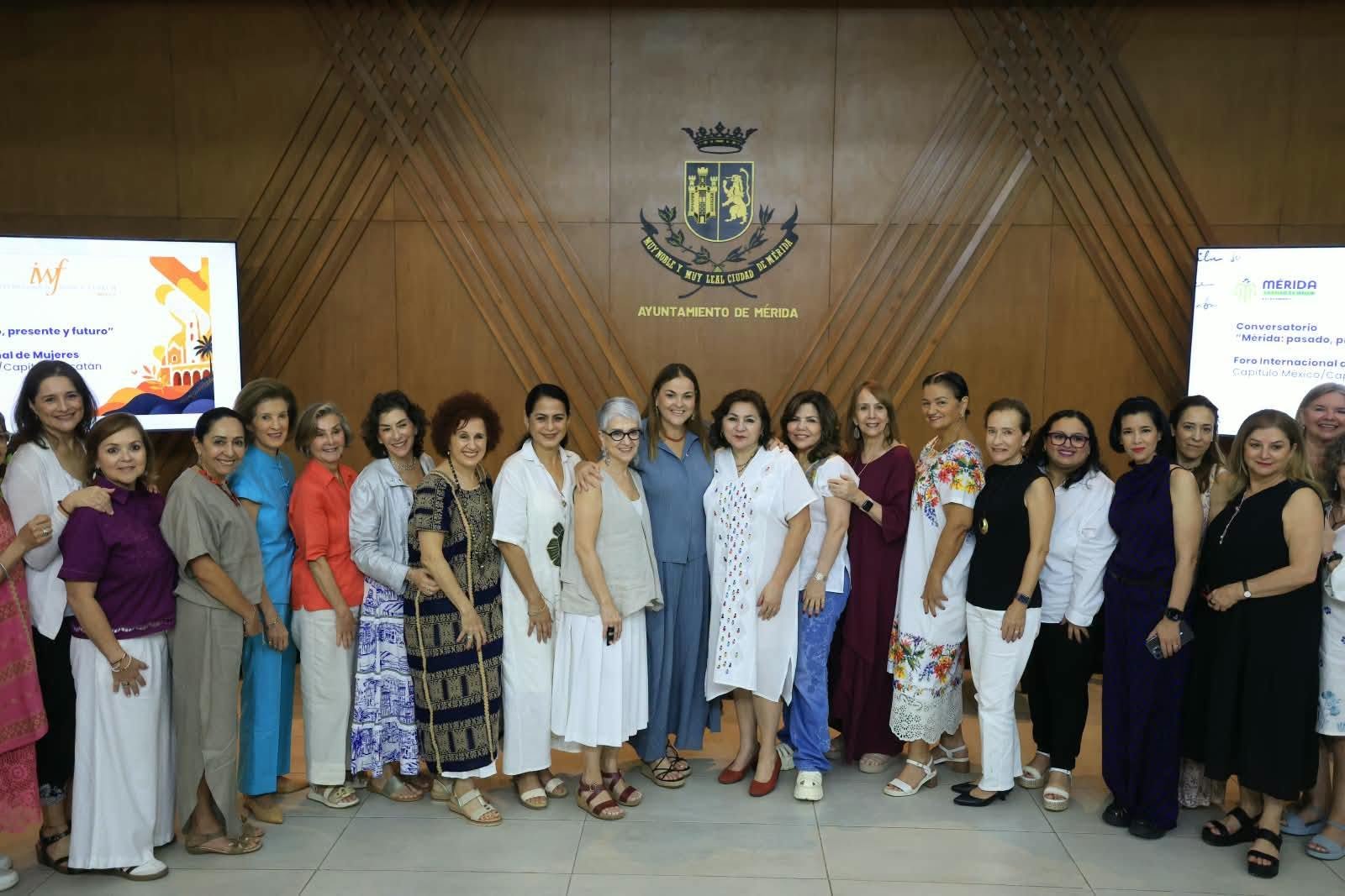 Cecilia Patrón comparte con mujeres su visión de una Mérida más ordenada y justa para todas.