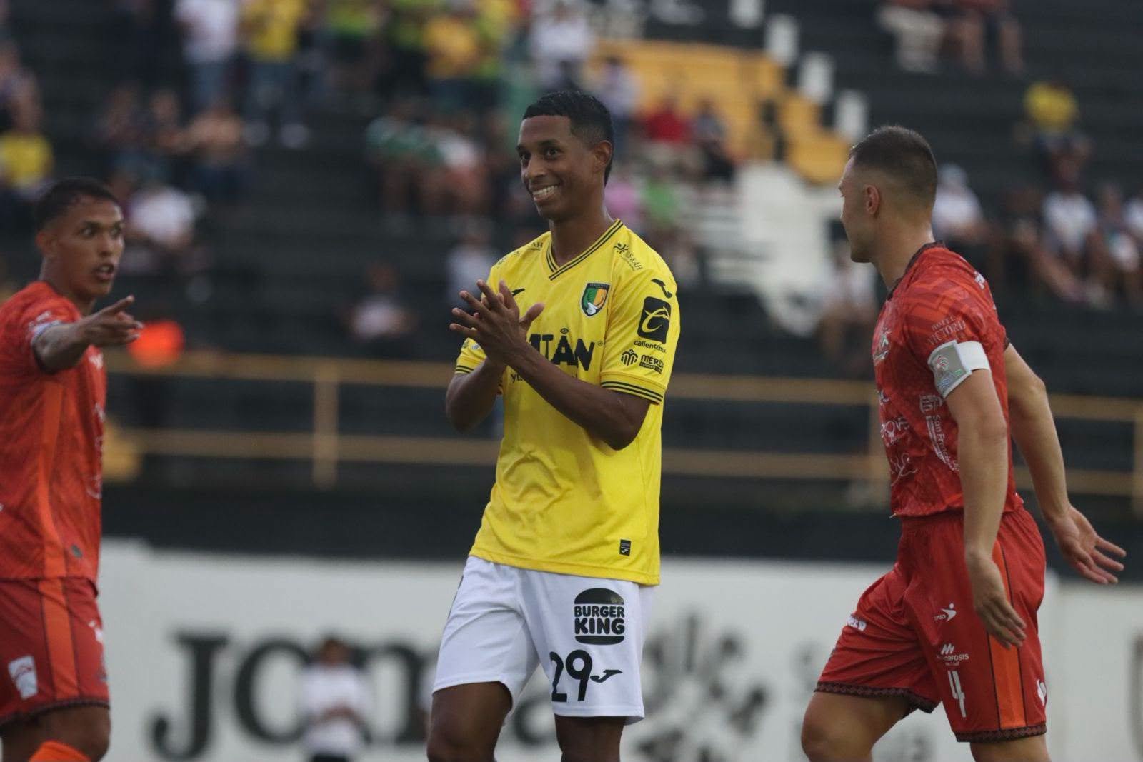 Sleyther Lora hace historia y establece récord goleador con Venados FC