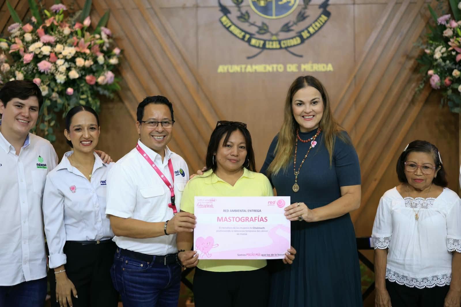 Cecilia Patrón suma esfuerzos para la prevención del cáncer de mama en comisarías de Mérida.