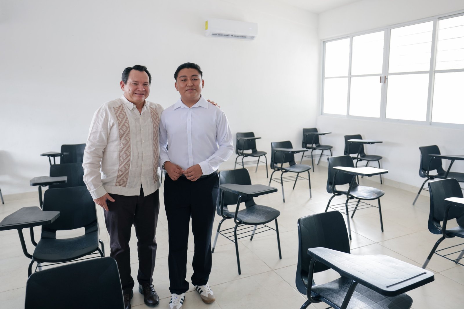 Kevin pidió mejores aulas por video cuando era estudiante; hoy volvió a su Cobay a ver las tres nuevas: 5 millones y medio de pesos para 176 alumnos