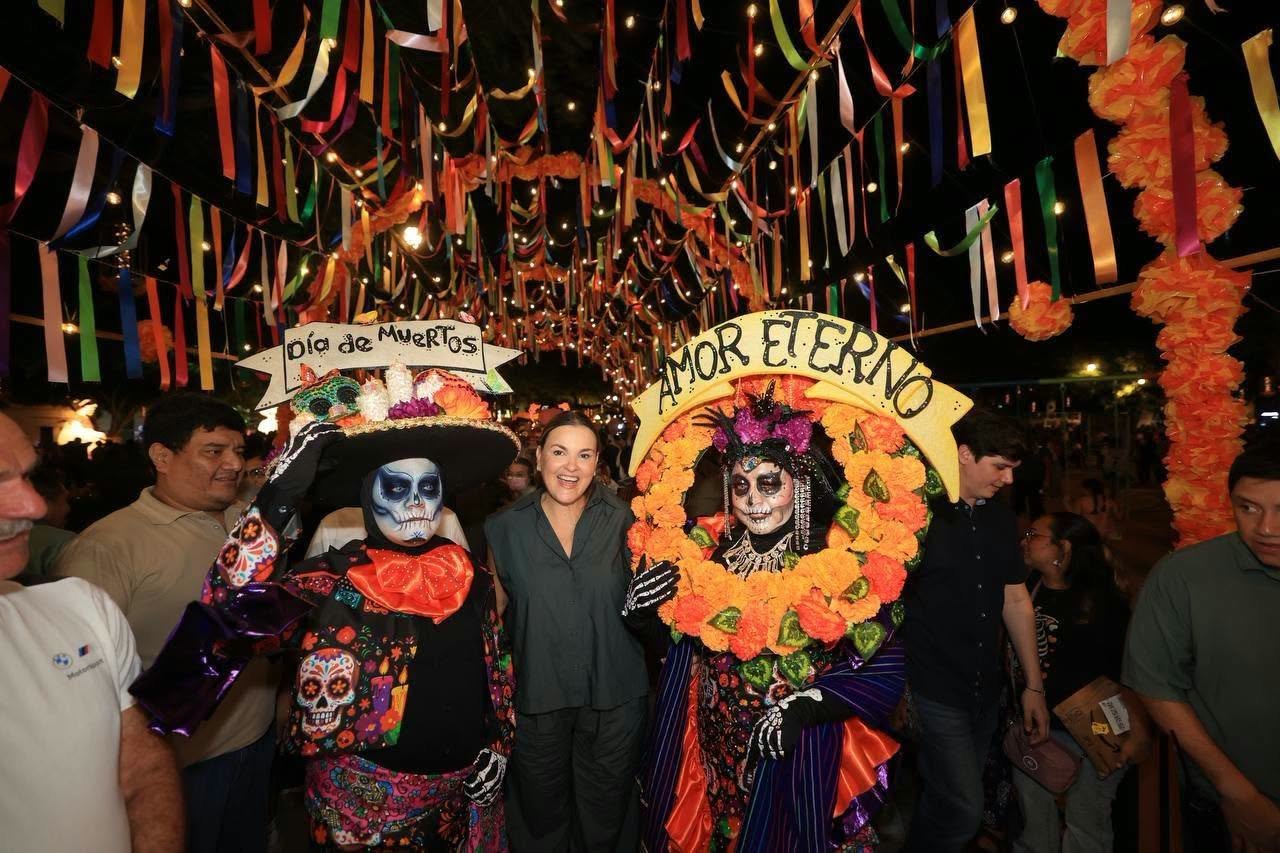 “Ánimas Iluminadas" enciende las tradiciones en los espacios públicos de Mérida.