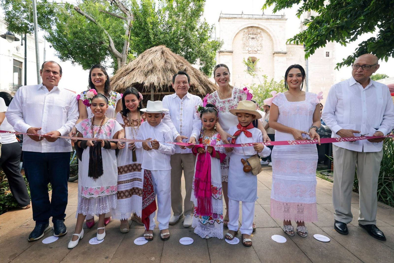 Recibirlos con amor, Candelaria Vera comparte la tradición del Janal Pixan en una muestra de 62 altares que transmiten la memoria y la cultura maya a nuevas generaciones*