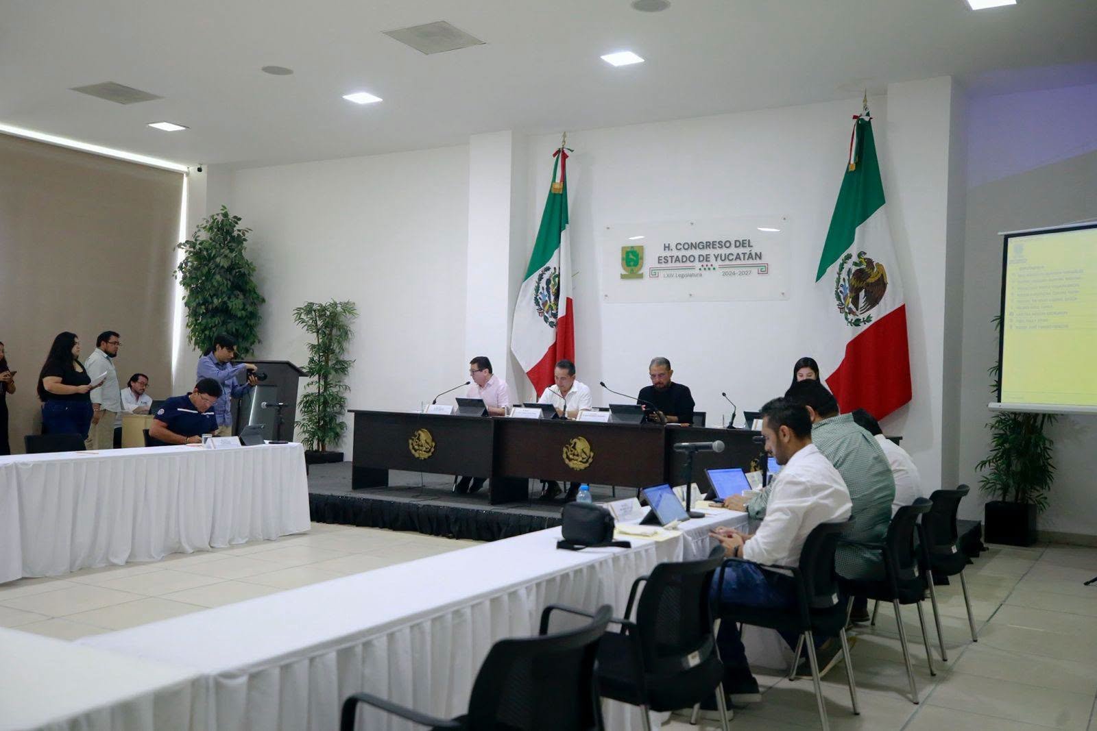 Congreso de Yucatán avanza en la revisión oportuna de 84 iniciativas de leyes municipales.