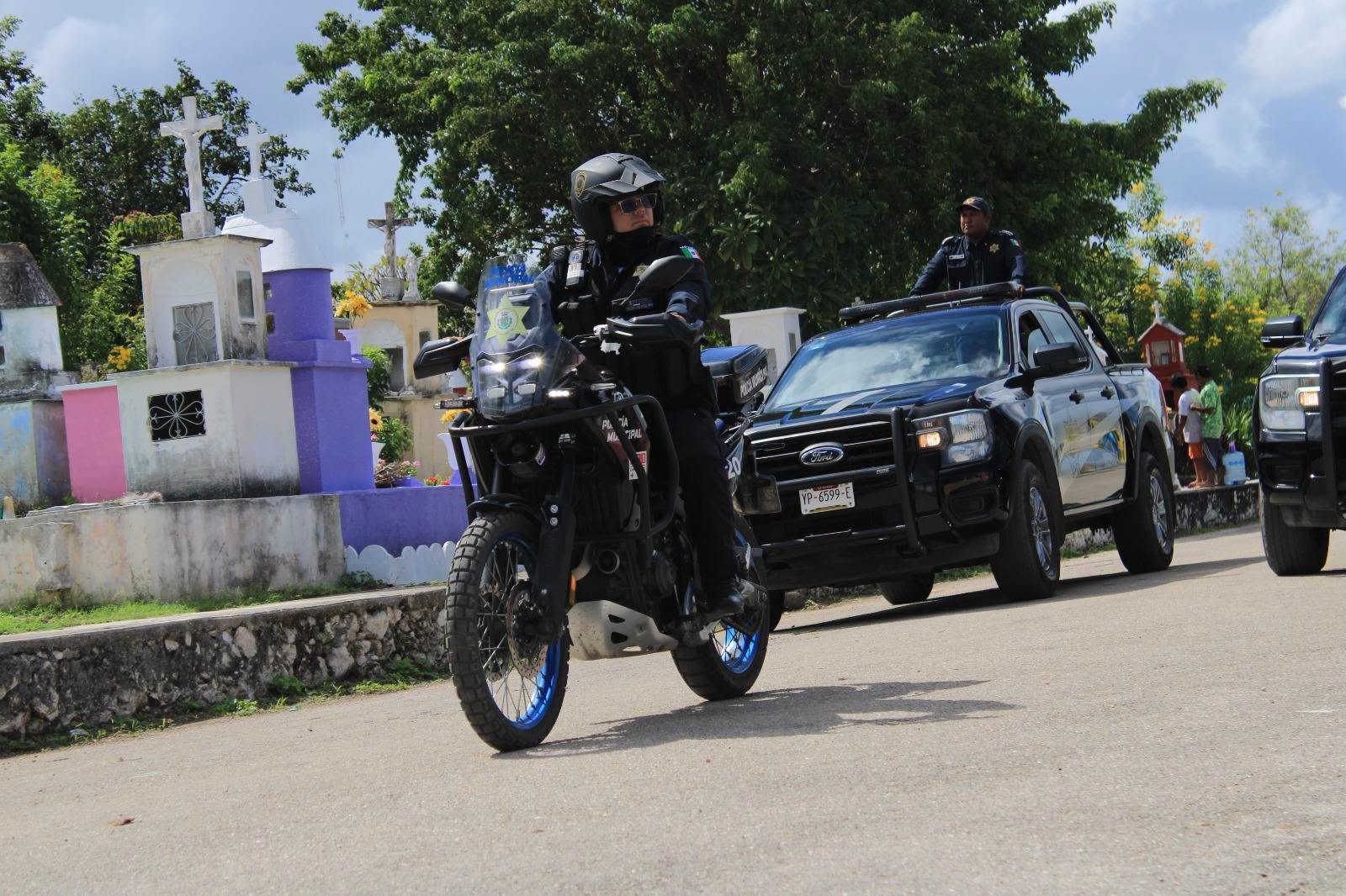 Policía de Mérida implementa operativo con motivo del Día de Muertos.